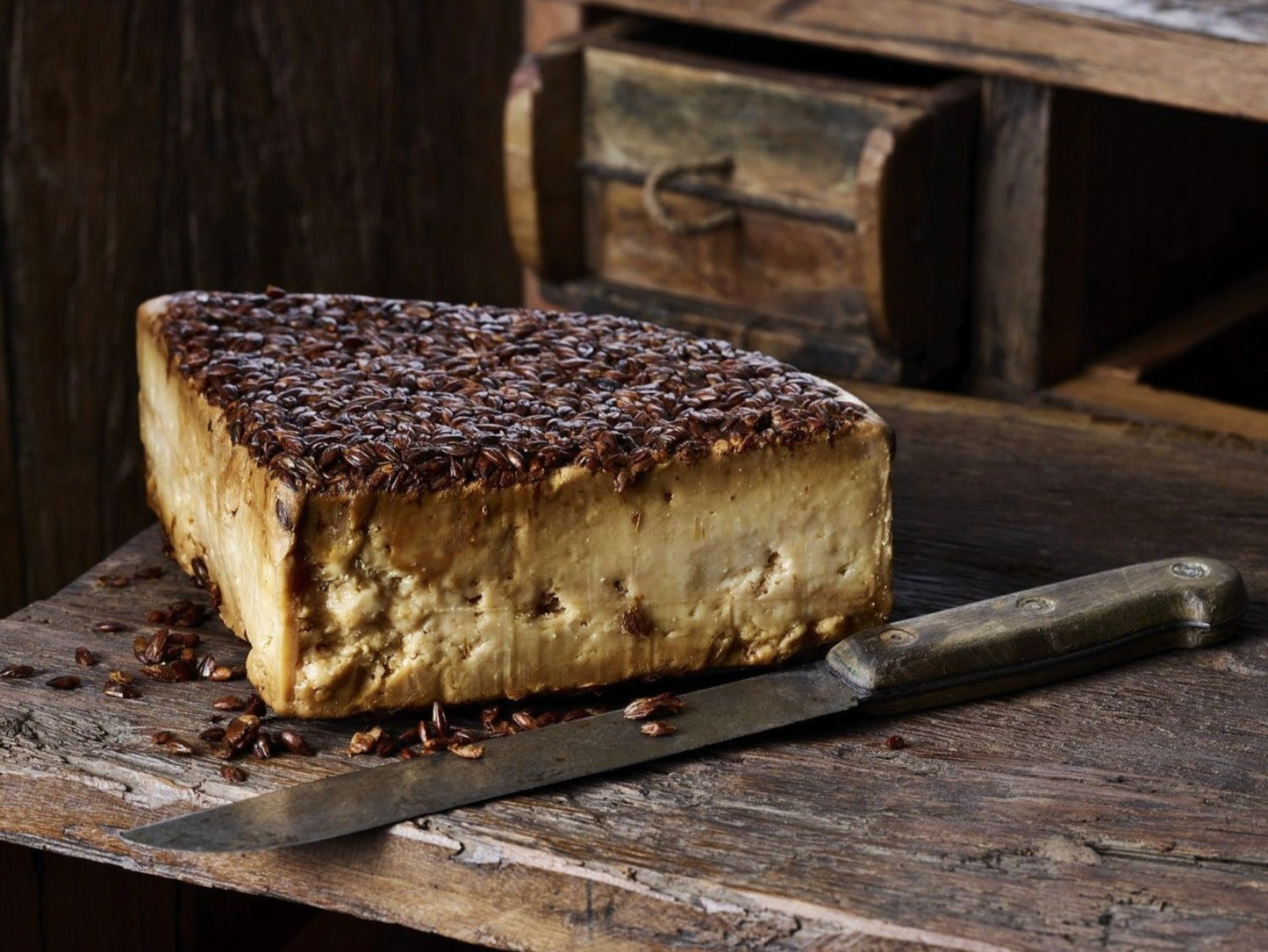 Beppino Occelli has created an original and new cheese, processing goat milk and cow milk together. A few carefully selected wheels are aged for a longer period of time and then coated with malted barley and whisky.