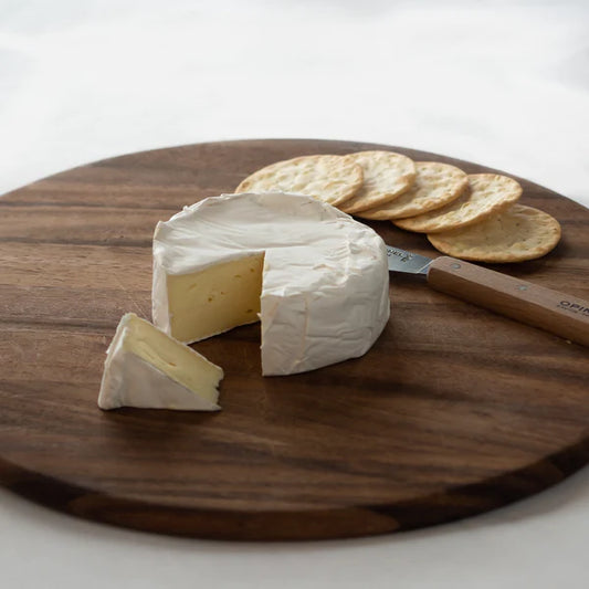 When young, this camembert exhibits a gentle lactic tang and smooth, buttery paste. As it matures, it develops clean mushroom characteristics.