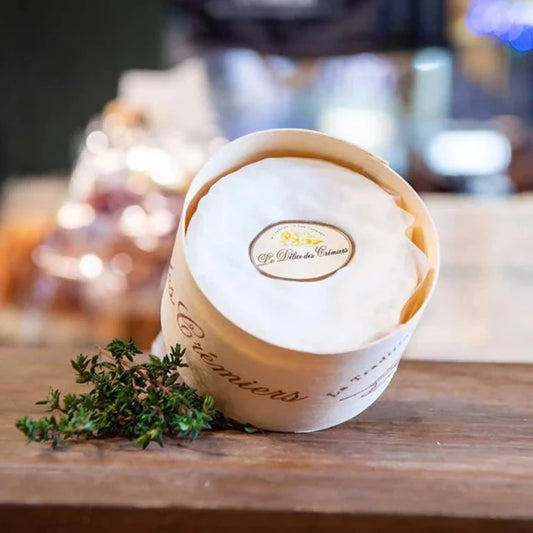 When young, the interior is firm with the flavour of thick cream and salty, savoury notes. With a little more age, the rich and creamy texture develops and the flavour is more complex with a hint of hazelnuts.