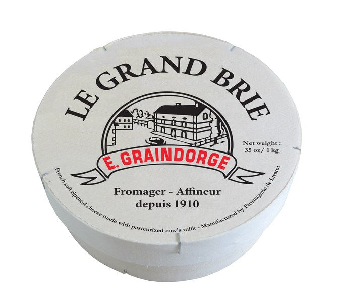 Le Grand Brie Graindorge, coming as it does from a region famous for its camembert, has some similarities to that very well known cheese.