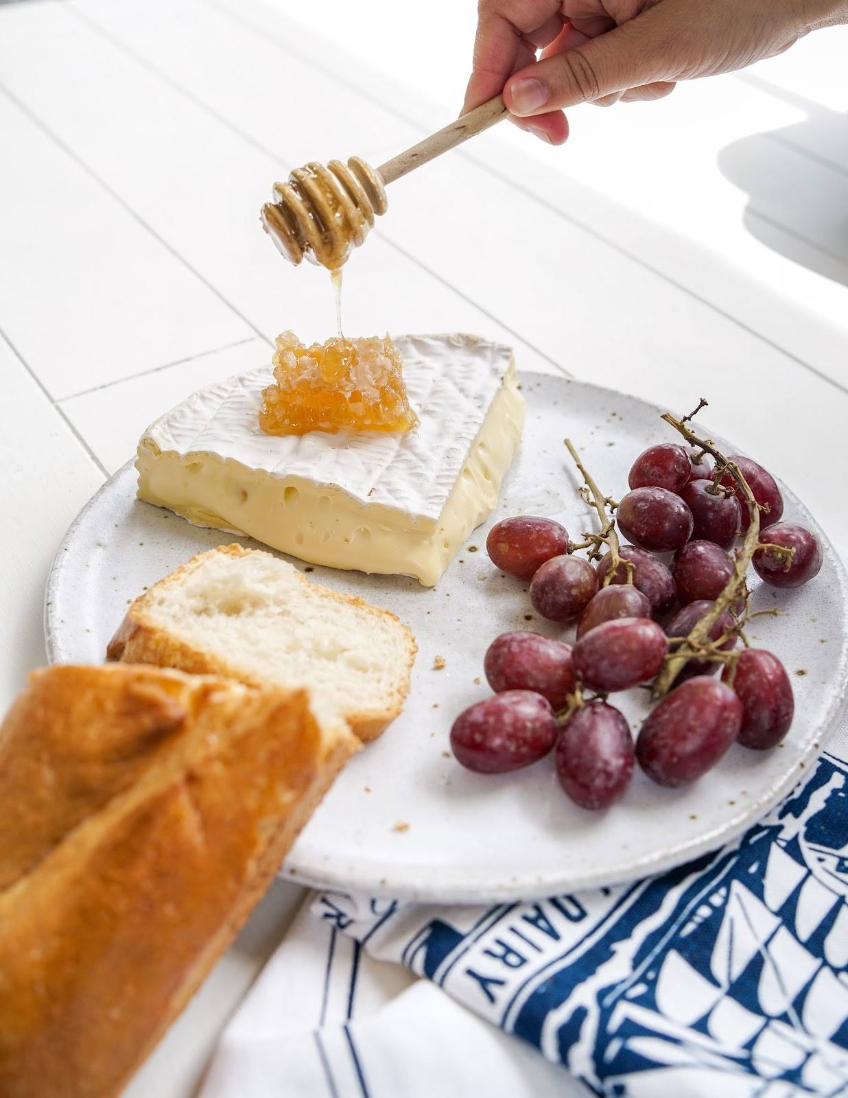 Furneaux has a well-developed, velvety rind and a luxuriously soft interior. It has a delicate aroma of sweet Jersey milk and fresh hay with a concentrated sweet buttery flavour.