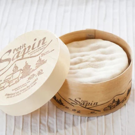 The bark looks spectacular and imparts an earthy, forest floor flavour. The ivory interior has a lusciously creamy texture and a mild and slightly salty flavour with the added complexity from the bark.