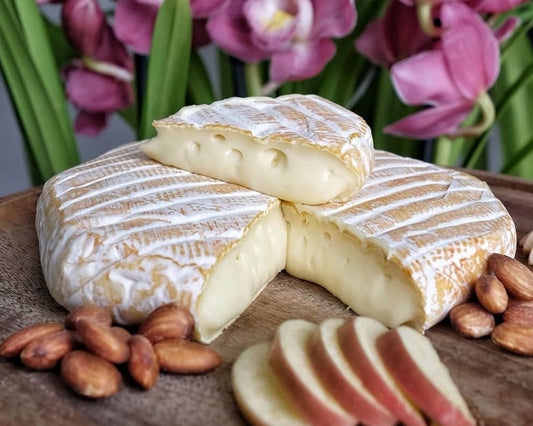 Préféré de nos Montagnes translates as ‘Favourite from our Mountains’.  An elegant cheese, it has a moist, supple semi- soft interior, a creamy texture, delicate aromas, and a light hazelnut flavour, which intensifies to a meatiness as it ripens.