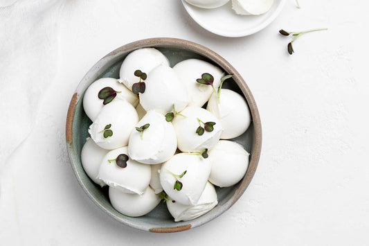 This fresh cow's milk cheese has a mild, milky flavour and a supple texture.