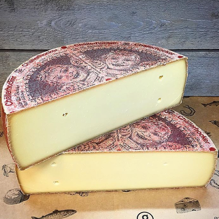 The cheese is dense and smooth, with a silky, fudgy texture. The repeated brine washing and extended ageing reveal a great depth of flavour and aroma; a combination of roasted peanuts, leeks in brown butter, sweet cream and caramel. The lingering silky, salty finish of Chällerhocker makes it an ideal cheese for the winter months.