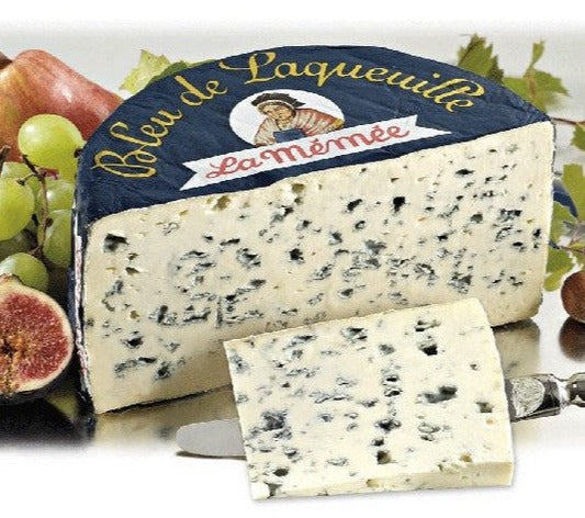 This elegant blue develops a dry, grey, natural rind and a creamy white interior with an even dispersion of blue-green mould throughout. When young the texture is soft and smooth, while the flavour is fresh and creamy with a lightly salty, spicy blue tang and mild barnyard characteristics. With longer maturation the texture becomes a little crumbly and the flavour will intensify.