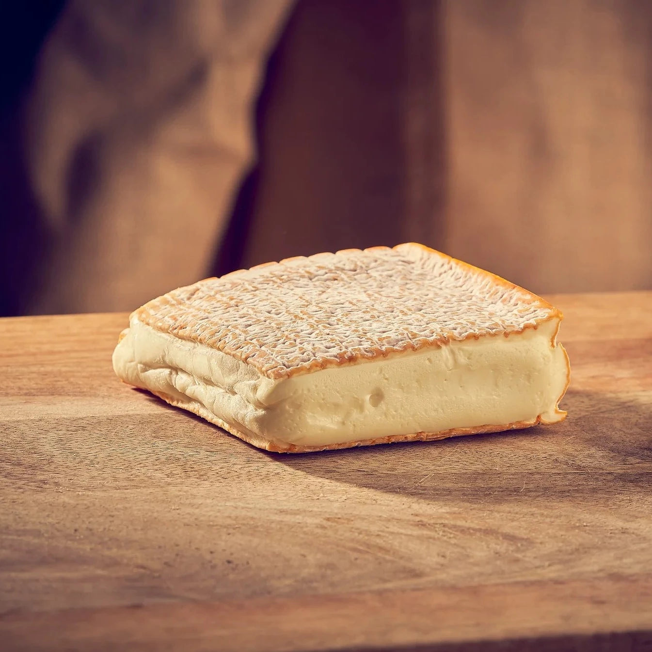 Aged for thirty days, this square cheese exhibits a thin, bright orange rind. When young the flavour is rich and sweet, but as the cheese matures the stronger meaty, earthy flavours develop while the rind becomes a darker rusty orange colour.