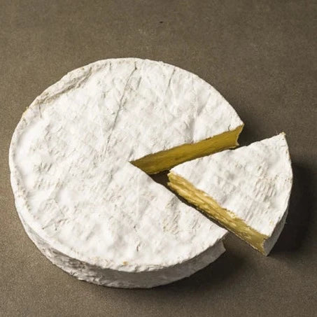 Le Grand Brie Graindorge, coming as it does from a region famous for its camembert, has some similarities to that very well known cheese.