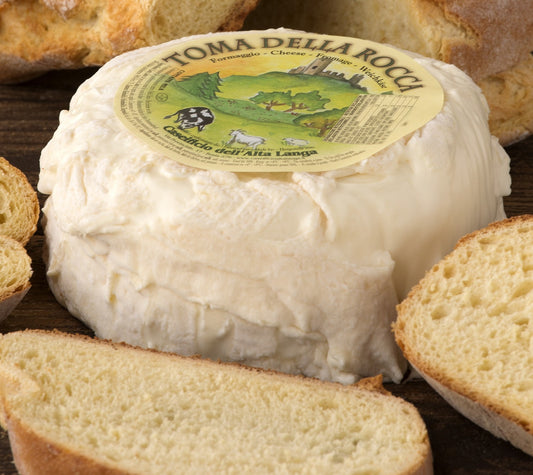 Toma Della Rocca has a wrinkled pale yellow rind which blooms with white-grey moulds. Under the white mould rind, there is a pale straw coloured interior which tends to be quite soft near the rind with a smooth textured centre.