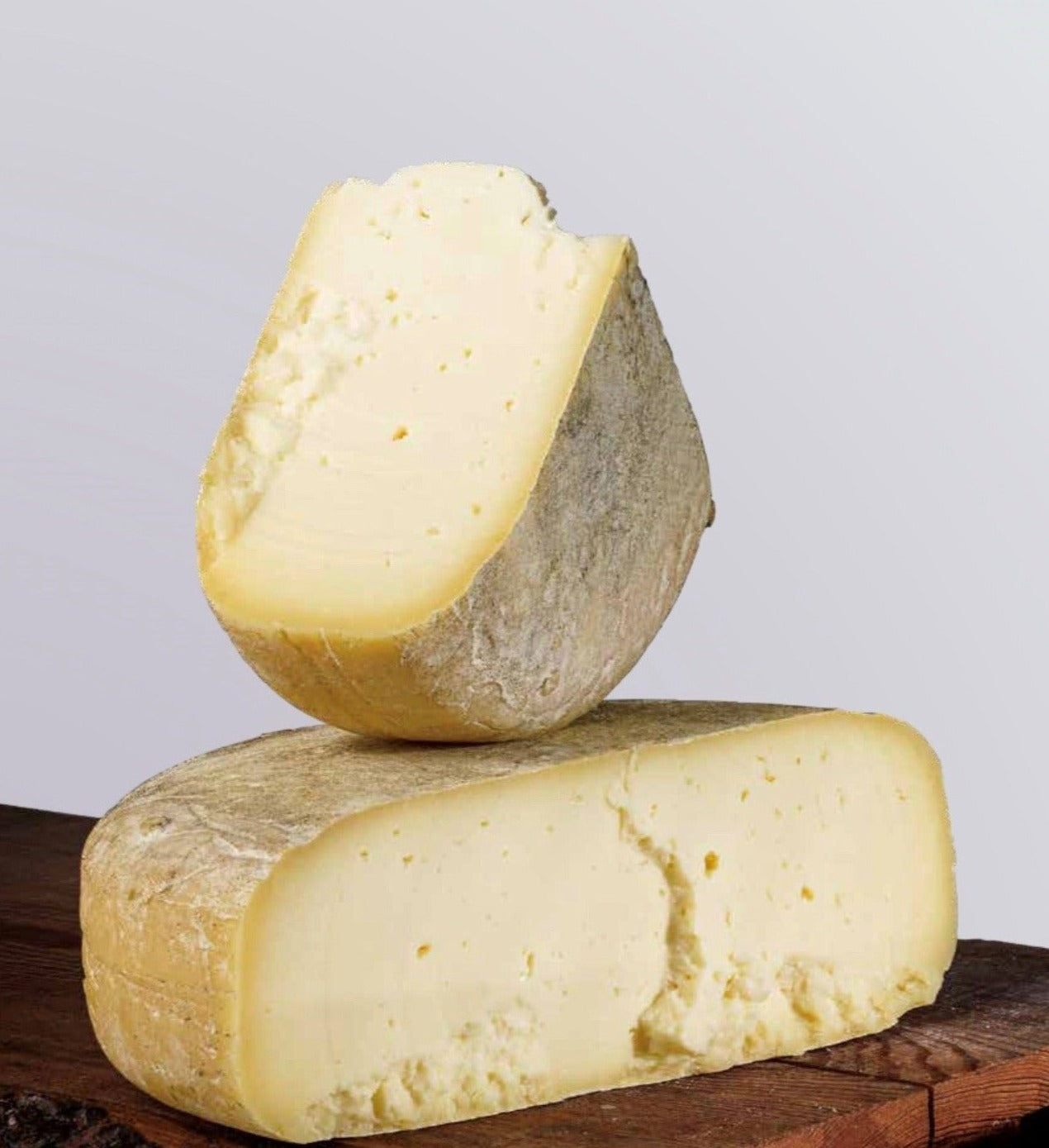 The cheese has a supple, elastic texture that ranges in colour from creamy to straw yellow, with small holes distributed unevenly through the paste. An incredibly aromatic cheese, Bra Tenero has a flavourful tang that stings the tongue with its pleasant intensity. It is sweet, buttery and nutty with a similarity to mild cheddar.