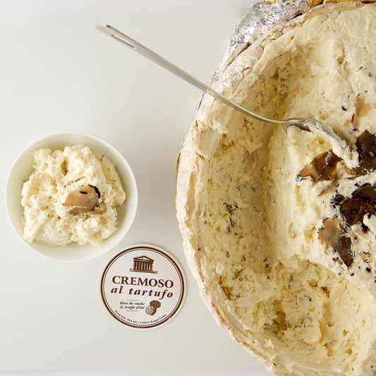 Gorgonzola aged for 90 days is used as the base for this creation – extremely creamy, smooth to the point of being almost liquid. It is then left to age for another 15 days for the flavour of his top-secret truffle mixture to infuse. 