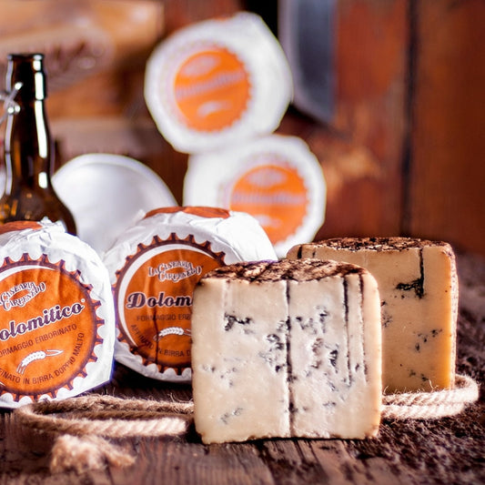 Dolomitico is a dense but creamy blue vein cheese which has been aged with barley malt and beer from Italy’s Dolomite region to create a unique product with a harmonious balance.