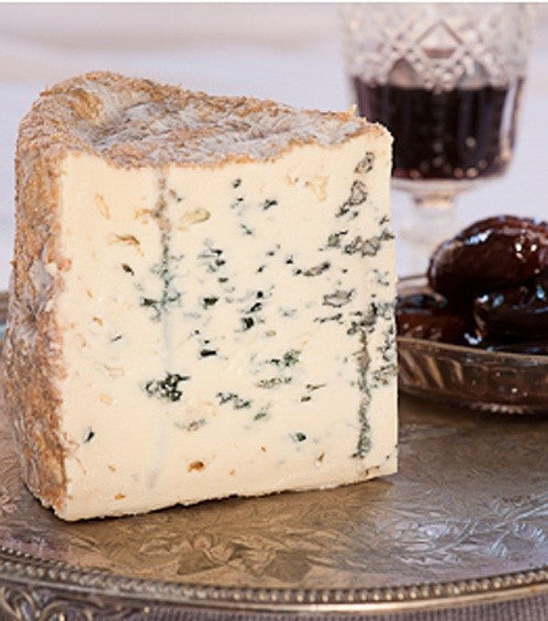 This elegant blue develops a dry, grey, natural rind and a creamy white interior with an even dispersion of blue-green mould throughout. When young the texture is soft and smooth, while the flavour is fresh and creamy with a lightly salty, spicy blue tang and mild barnyard characteristics. With longer maturation the texture becomes a little crumbly and the flavour will intensify.